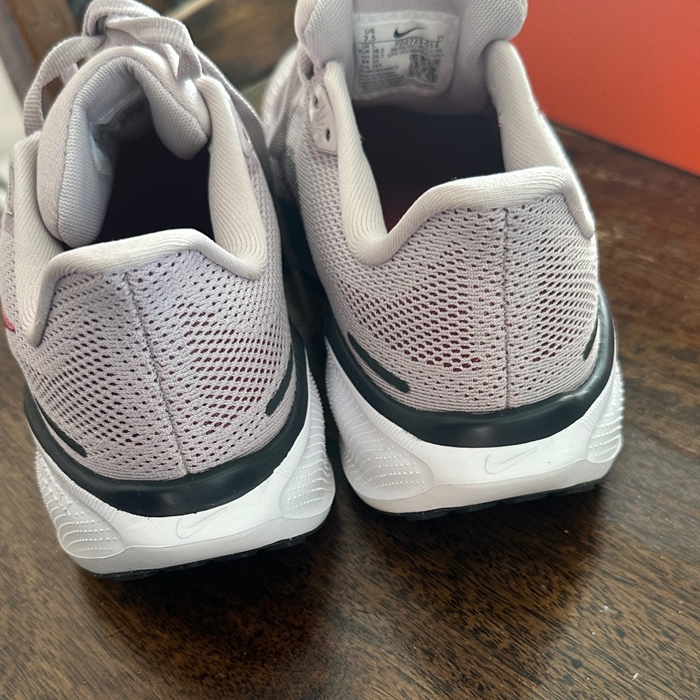 Like NEW Nike Pegasus Women's Athletic Shoes - Pink and Gray - Picture 5 of 8